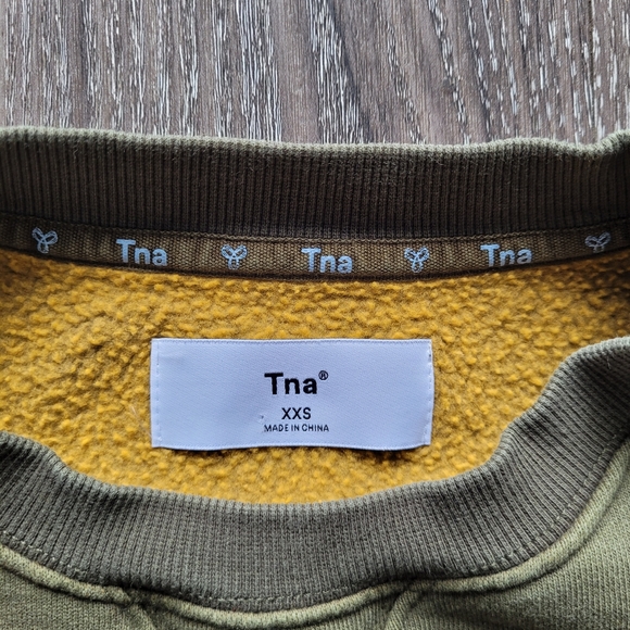 Aritzia Tna Lightweight Olive Green Boyfriend Sweater - Picture 3 of 7